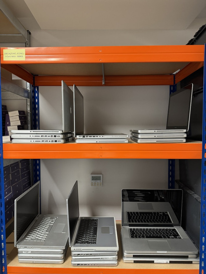 Laptopy Apple A1226 A1286 A1297 A1278 Pakiet 19 szt. Klasa C na części